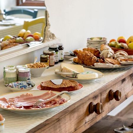 Diano dʼAlba Le Vecchie Persiane - Bed & Breakfast מראה חיצוני תמונה